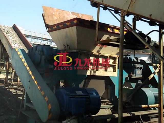 中原黃（huáng）金噸（dūn）包袋撕碎機客戶現場